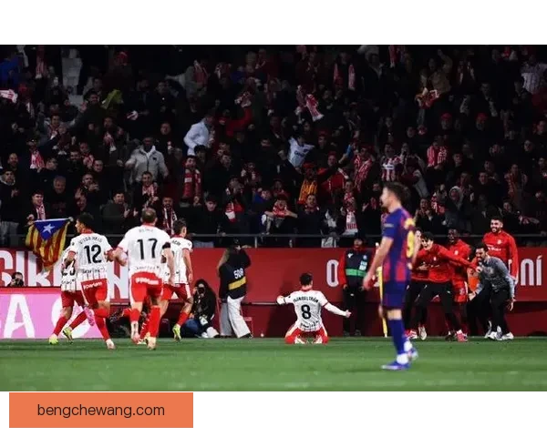 世体：客场对阵赫罗纳的比赛中，巴萨将首次穿上新款黑色球衣